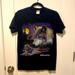 Yellowstone park black wolf t-shirt